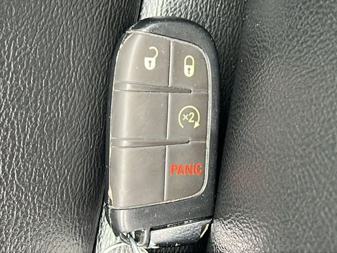 Used 2023 Jeep Compass Limited image 29