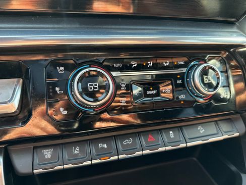 Used 2024 GMC Sierra 3500 Denali Ultimate image 16