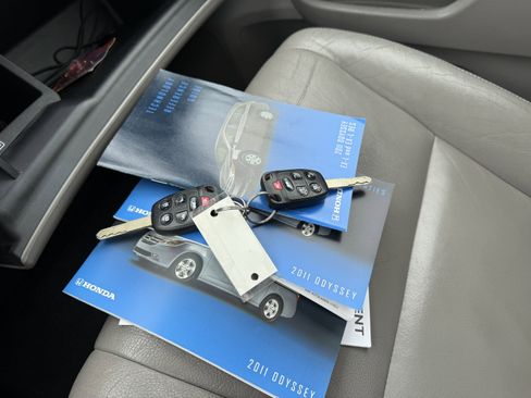 Used 2011 Honda Odyssey EX-L image 40