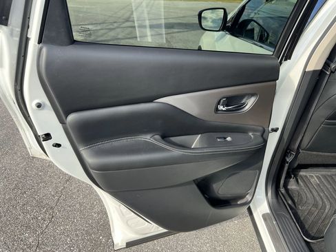 Used 2024 Nissan Murano SV w/ SV Midnight Edition Package image 18