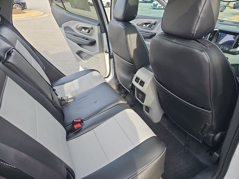 Used 2024 GMC Terrain SLT w/ Infotainment Package II image 11