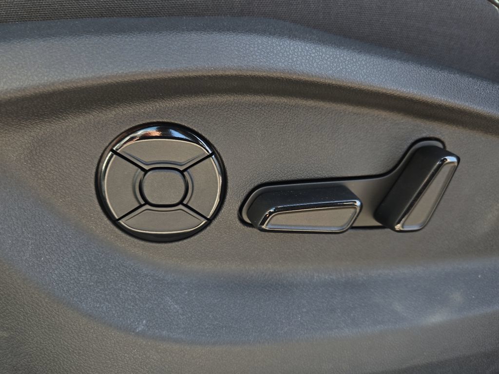 Certified 2025 Volkswagen Tiguan SE FWD image 20