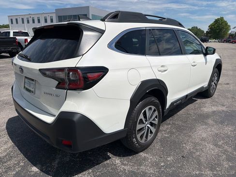 Used 2024 Subaru Outback Premium AWD/4WD image 3