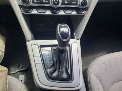 Used 2020 Hyundai Elantra SEL FWD image 18