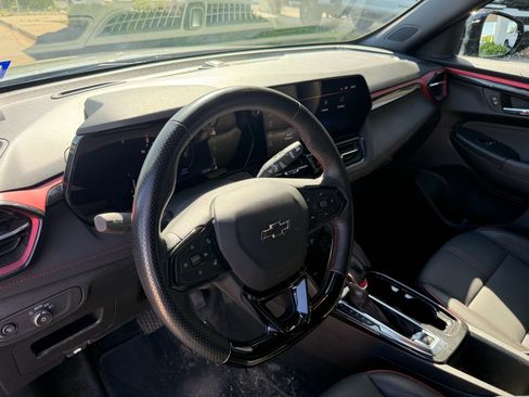 Used 2025 Chevrolet TrailBlazer RS w/ Convenience Package FWD image 9