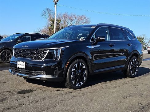 Certified 2025 Kia Sorento EX w/ Panoramic Sunroof Package image 3