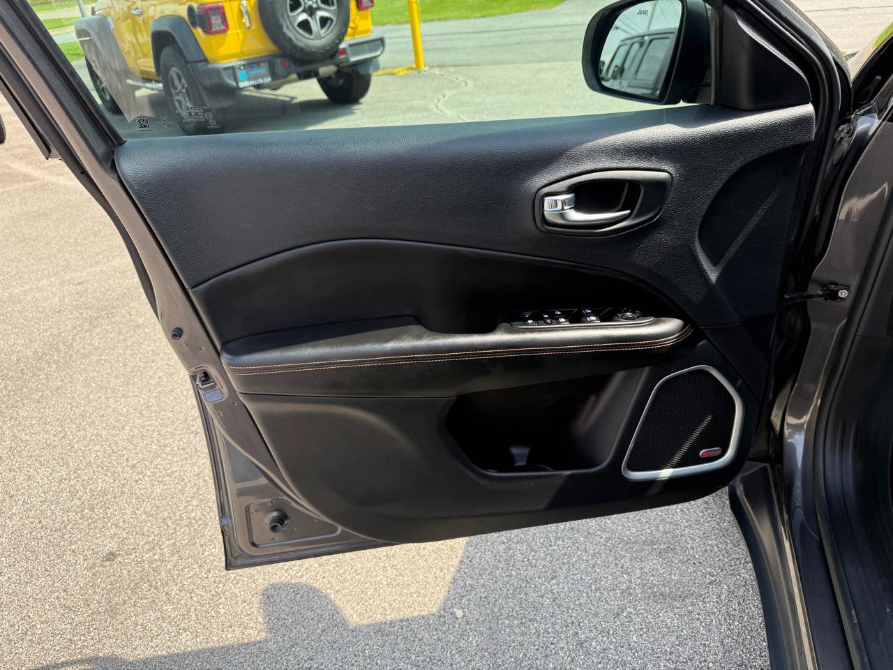 Used 2018 Jeep Compass Limited w/ Navigation Group FWD image 22