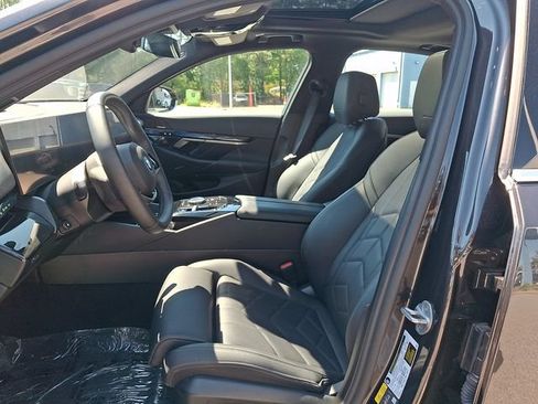 Used 2025 BMW i5 eDrive40i RWD image 16