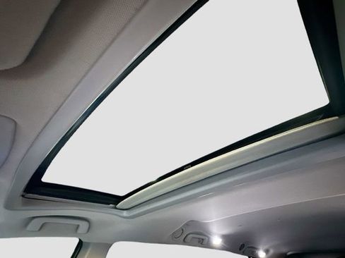 Used 2020 Toyota Sienna XLE image 22