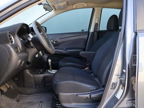 Used 2016 Nissan Versa SV image 8