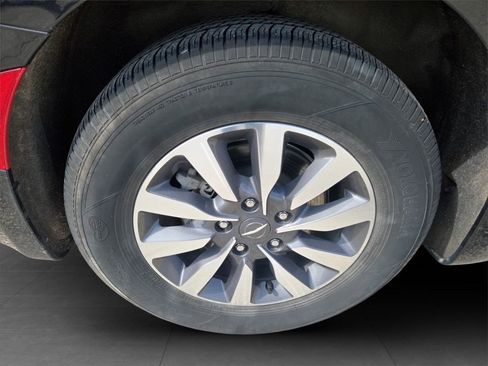 Used 2024 Chrysler Pacifica Select image 33