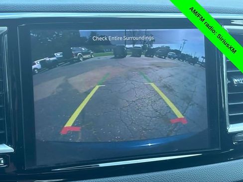 Used 2023 Chrysler Pacifica Touring-L FWD image 17