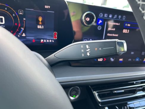 Used 2026 Chevrolet Traverse LT image 18