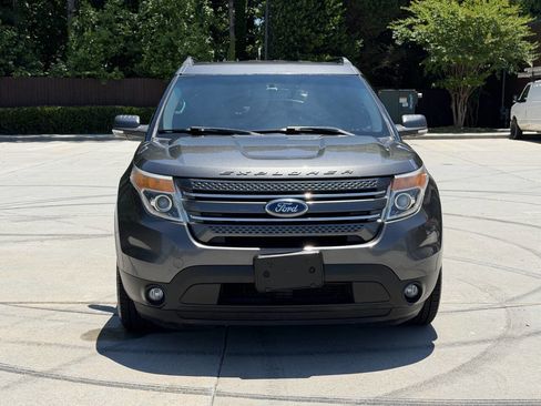 Used 2015 Ford Explorer XLT FWD image 2