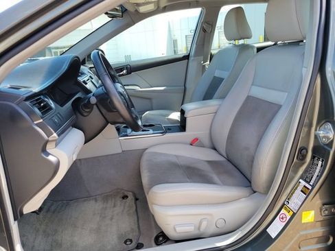 Used 2012 Toyota Camry XLE w/ Leather Pkg FWD image 7