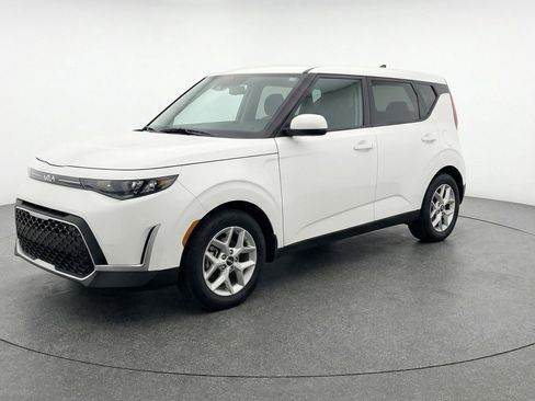 Used 2025 Kia Soul LX w/ LX Technology Package FWD image 3