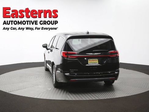Used 2024 Chrysler Pacifica Touring-L FWD image 35