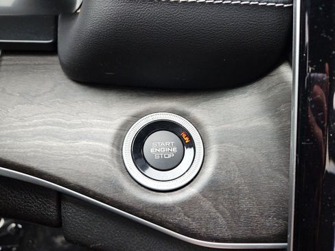 Used 2023 Jeep Grand Cherokee Limited image 58