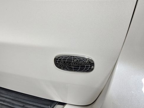 Used 2017 Jeep Grand Cherokee Overland w/ Jeep Active Safety Group image 6