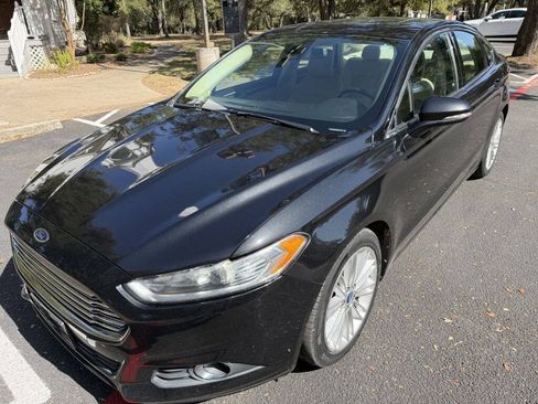Used 2013 Ford Fusion SE FWD image 2