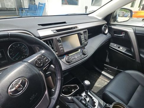 Used 2018 Toyota RAV4 Limited AWD/4WD image 14