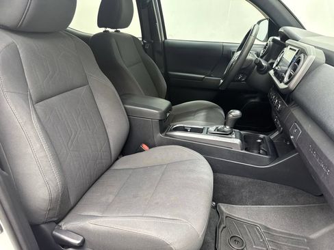 Used 2018 Toyota Tacoma TRD Off-Road w/ Technology Package AWD/4WD image 21