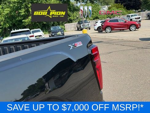 New 2025 GMC Sierra 2500 SLT w/ SLT Premium Package AWD/4WD image 9