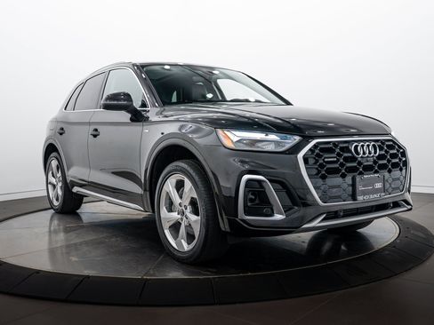 Certified 2022 Audi Q5 2.0T Premium Plus w/ Premium Plus Package AWD/4WD image 2