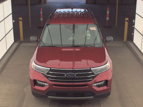 Used 2024 Ford Explorer XLT w/ Equipment Group 202A AWD/4WD image 2