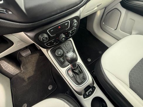 Used 2019 Jeep Compass Latitude AWD/4WD image 10
