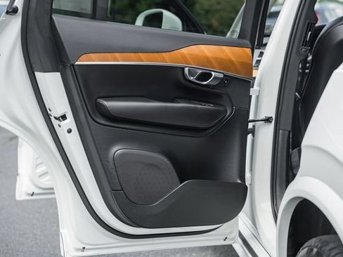 Certified 2023 Volvo XC90 B6 Plus AWD/4WD image 37