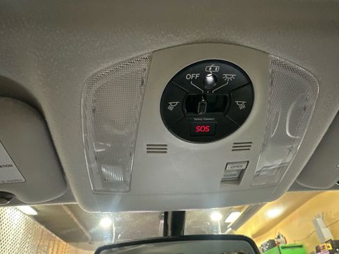 Used 2013 Toyota Prius Four w/ Deluxe Solar Roof Pkg image 13