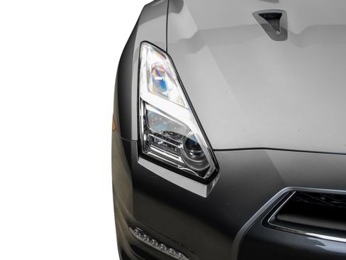 Used 2016 Nissan GT-R Premium AWD/4WD image 3