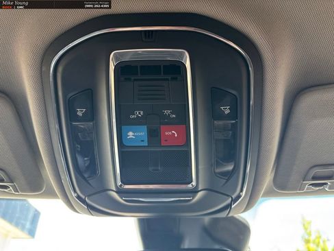 Used 2023 Jeep Grand Cherokee Laredo AWD/4WD image 34