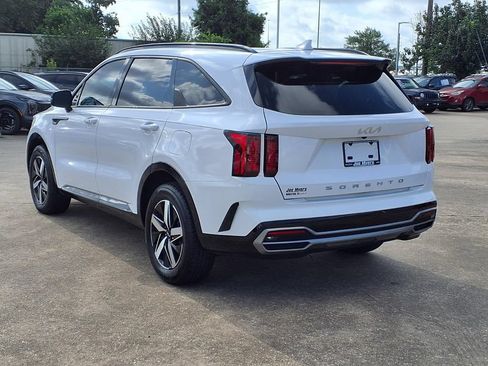 Used 2022 Kia Sorento S w/ Panoramic Sunroof Package FWD image 2