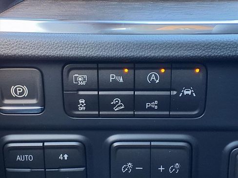 New 2026 Chevrolet Suburban High Country image 11