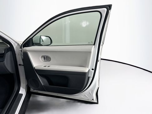 Used 2024 Hyundai Ioniq 5 SEL RWD image 32