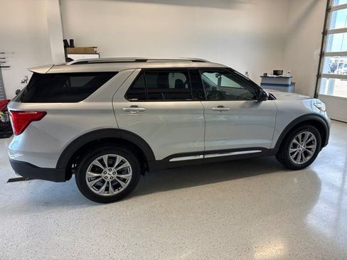Used 2023 Ford Explorer Limited AWD/4WD image 6