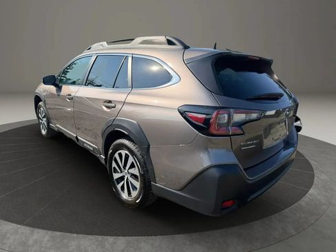 Used 2024 Subaru Outback Premium AWD/4WD image 7