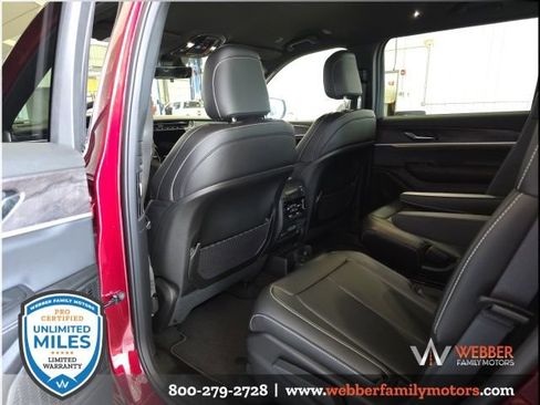 New 2025 Jeep Grand Cherokee L Limited w/ Black Appearance Package AWD/4WD image 13