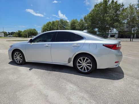 Used 2017 Lexus ES 300h w/ Luxury Package FWD image 5