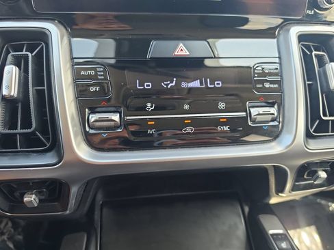 Used 2022 Kia Sorento S FWD image 22