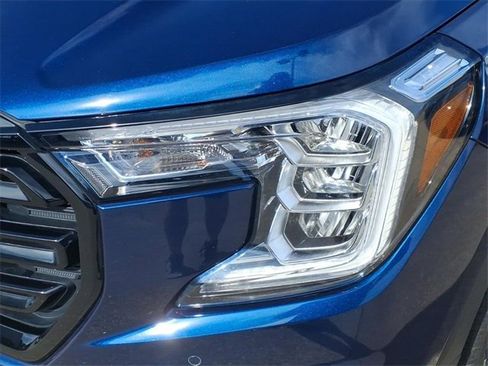 Used 2022 GMC Terrain SLT w/ Tech Package image 9