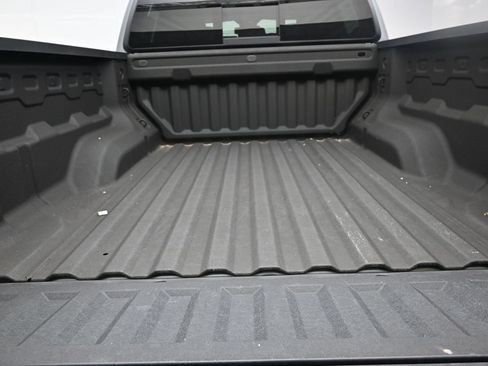 Used 2024 Chevrolet Colorado LT w/ LT Convenience Package II RWD image 16