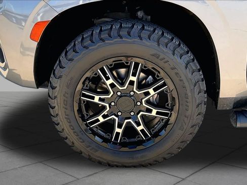 Used 2021 Chevrolet Tahoe Z71 w/ Luxury Package AWD/4WD image 10