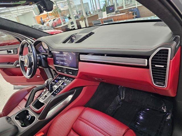 Used 2022 Porsche Cayenne Turbo S AWD/4WD image 9