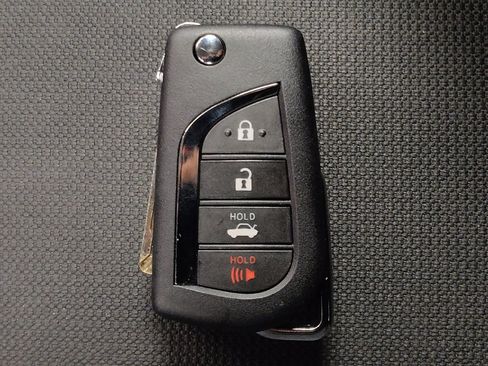 Used 2021 Toyota Corolla LE FWD image 32