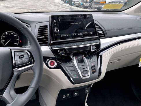 New 2026 Honda Odyssey Touring image 13