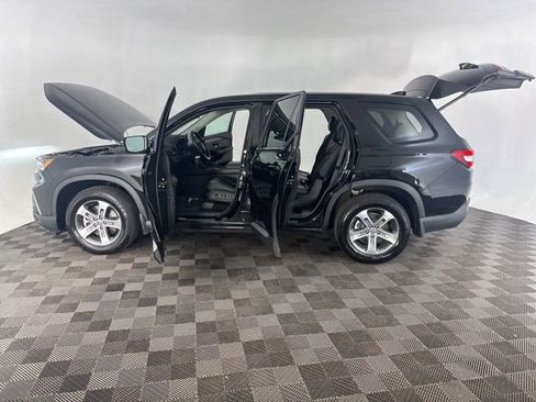 Used 2025 Honda Pilot EX-L image 12