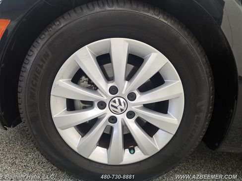 Used 2019 Volkswagen Beetle 2.0T FWD image 22